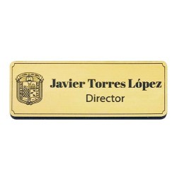 Gafete grabado simil metal con broche iman.