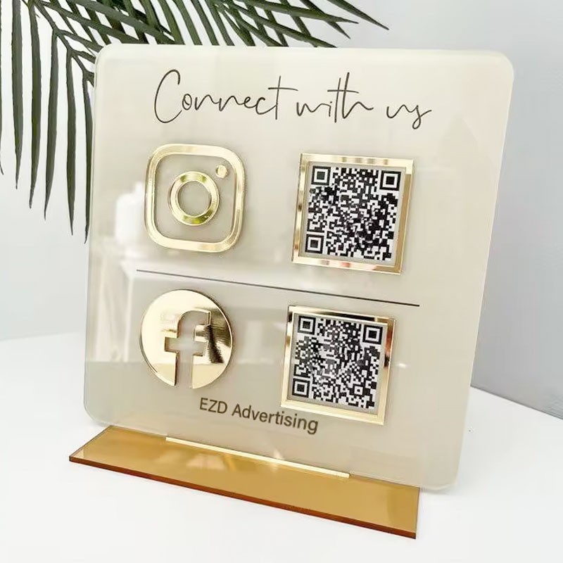 Cartel QR BEIGE & GOLD redes sociales Emprendedores